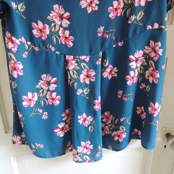 Torrid Flowy Blue Floral Top Layered Flutter Sleeve 1 - Picture 7 of 8